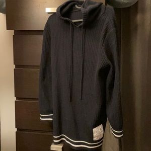 Long sleeves sweater